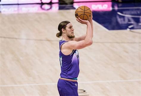 kelly olynyk height
